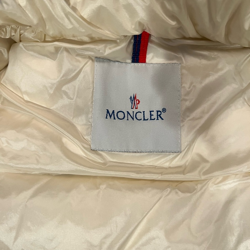 Moncler Ivory Quilted Girls Logo Puffer Vest - Picture 3 of 5